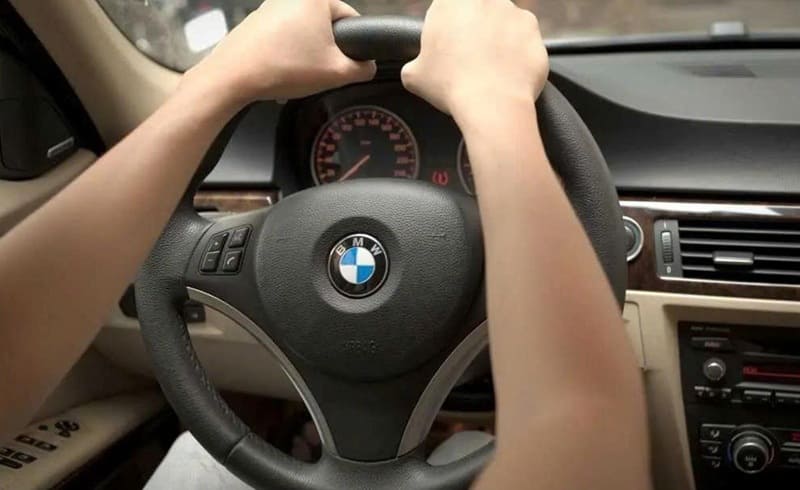 có nên tiếp tục lái xe khi lỗi hệ thống lái không