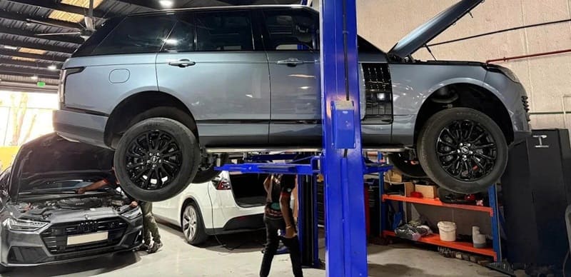 kiểm tra gầm ô tô tại v8 garage