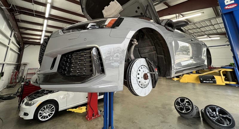 nhận báo giá sửa ô tô tại v8 garage