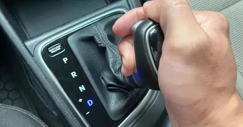 hộp số ô tô bị giật khi sang số