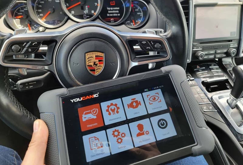 kiểm tra lỗi xe porsche tại v8 garage